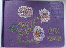 Album Pour Cartes Postales Anciennes - Couverture Tissus Violet Et Fleurs En Relief - Dim:36/27/5cm - Albums, Binders & Pages