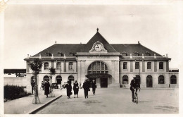 FRANCE - St Louis - Vue Sur La Gare - Face à L'entrée - L'horloge - Animé - Carte Postale Ancienne - Saint Louis