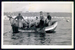 NAZARÉ - COSTUMES -Recolhendo As Rêdes Na Pesca Do Candil. ( Ed. Da Agencia Vieira / Foto J. Vieira) Carte Postale - Leiria