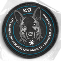 Ecusson PVC  K9 UN CHIEN DE POLICE OUI MAIS UN BERGER ALLEMAND - Police & Gendarmerie