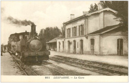 33 LESPARRE. Locomotive Dans La Gare - Lesparre Medoc