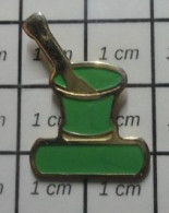 2122 Pin's Pins / Beau Et Rare : MEDICAL / PILON ET MORTIER PHARMACIE Par RP SPECIA - Medical