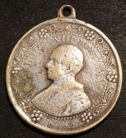 VATICAN - Médaille Religieuse De Jubilé - Leon XIII Pape - Saint Pierre De Rome  - Année 1887 - Royal/Of Nobility