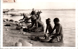 THAD - FORT-LAMY - Lavage Du Linge Sur Les Bords Du Chari  - Tsjaad