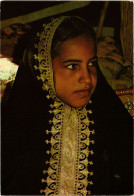 PC QATAR, YOUNG QATARI GIRL, Modern Postcard (b52939) - Qatar