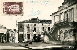 85* LA CHAISE LE VICOMTE  Place Mairie  (cpsm Petit Format)              MA81.13 - La Chaize Le Vicomte