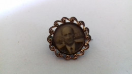 B17 /  BROCHE PORTE PORTRAIT  METAL ANCIENNE - Broschen