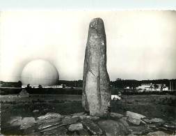 22 - Pleumeur-Bodou - La Station Spatiale - Le Radome Et Le Menhir - Mention Photographie Véritable - CPSM Grand Format  - Pleumeur-Bodou