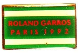 PIN'S ROLAND GARROS PARIS 1992 > PIN'S LONG 2.5 S/ 1.5CM -TRES BON ETAT -REF-TTP-SP-TEN-11 - Tennis