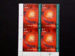 UNO WIEN MI-NR. 302 POSTFRISCH(MINT) 4er BLOCK INTERNATIONALES JAHR DER DANKSAGUNG 2000 BUNTGLASFENSTER - Nuevos