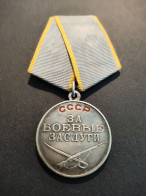 MEDAILLE RUSSE - POUR SERVICE AU COMBAT / FOR BATTLE MERIT / За боевые заслуги - ARGENT - NUMEROTE AU DOS - Russia