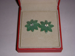 313 BOUCLES D'OREILLES VERT PALE NACREE STRASS BLANC Au CENTRE - Earrings