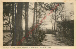 01.  TREVOUX .  Ecole Primaire Supérieure De Jeunes Filles . Entrée De L'école . - Trévoux