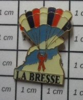 2622 Pin's Pins / Beau Et Rare : SPORTS / PARACHUTE PARACHUTISME LA BRESSE - Parachutting