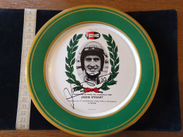 Assiette Pub Bougies  Champion Courses Automobile Les Champions De 1965 - Plaques De Rallye