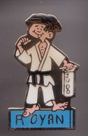 Pin's Club De Judo à Royan En Charente Maritime Dpt 17 Réf 1713b - Judo