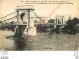 Pont Suspendu Sur Le Rhône Reliant Tarascon Et Beaucaire . - Beaucaire