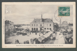 CP - 86 - Neuville-de-Poitou - Hôtel De Ville - Place Du Marché - Jour De Marché - Neuville En Poitou