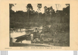 CONGO ARRIVEE D'UN CONVOI DE PIROGUES DANS UNE FACTORERIE  COLLECTION J.F. - Congo Français