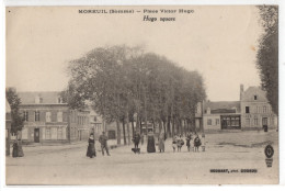 CPA 80 - MOREUIL (Somme) - Place Victor Hugo (petite Animation) - Houdart - Moreuil