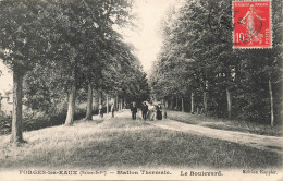 FRANCE - Forges Les Eaux - L'établissement Thermal - Le Boulevard - Animé -  Carte Postale Ancienne - Forges Les Eaux