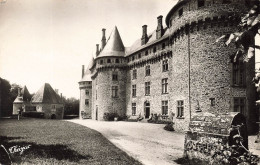 FRANCE - Corrèze - Pompadour - Vue Sur La Façade Du Château - Au Premier Plan - Le Vieux Puits - Carte Postale Ancienne - Arnac Pompadour