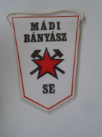 D202199   Soccer - Hungary -MÁD - MÁDI Bányász SE - Fanion -Wimpel - Pennon - Ca 1970-80 110  X 80 Mm - Bekleidung, Souvenirs Und Sonstige