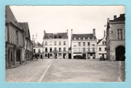 CP 35 - Guerche De Bretagne - Place De La Mairie - La Guerche-de-Bretagne