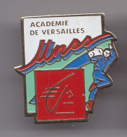 Pin's  Caisse D' Epargne Ecureuil  Académie De Versailles UNSS Réf 7485JL - Banks