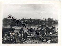 INDOCHINE/ VIETNAM . 1950 . HUE .  SAMPANS SUR LA RIVIERE DES PARFUMS - Asie