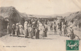 CE1 - SAIDA ( ALGERIE ) -  DANS LE VILLAGE NEGRE  -  GROUPE DE FEMMES ET D ' ENFANTS   -   2 SCANS - Saida