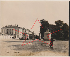 Photo 1901 BRUSSEL (Bruxelles) - Nettoyage Des Pavés Devant L'entrée Du Parc, Métier, Cantonnier (A255) - Old Professions