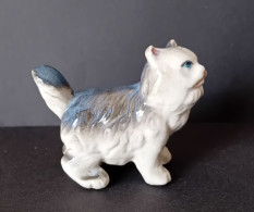 MINIATURE CHAT BLANC Et GRIS , LONGS POILS- L 5,8 Cm - H : 5 Cm - Poids 51 Gr - Animaux