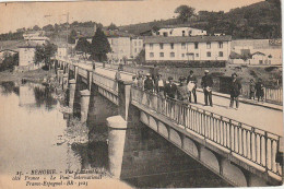 GU 25 -(64) BEHOBIE - VUE D'ENSEMBLE COTE FRANCE - LE PONT INTERNATIONAL FRANCO ESPAGNOL - ANIMATION -  2 SCANS - Béhobie