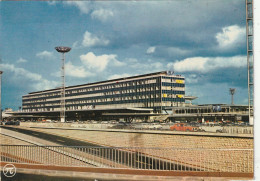 JA 1 - AEROPORT DE PARIS ORLY - AEROGARE D'ORLY SUD - CARTE COULEURS  - 2 SCANS - Flugwesen