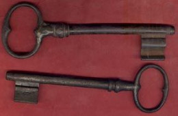 ** LOT  2  CLEFS  XIX - XX ** - Ironwork