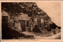 N°1277 W -cpa Haute Isle -ancienne Caverne D'un Chef Normand- - Haute-Isle