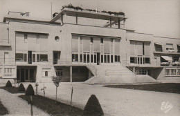 NE 9-(33)  ETABLISSEMENT HAUT LEVEQUE -  PESSAC - LES SALLES A MANGER - 2 SCANS - Pessac