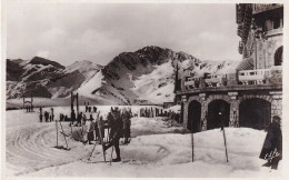 RE Nw4-(31) DEVANT LA TERRASSE DU GRAND HOTEL  - LES SPORTS D'HIVER A LUCHON SUPERBAGNERES - ANIMATION - SKIEURS - Superbagneres