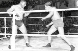 PHOTO REELLE(F.11,50 X 7,50cm)  BOXE Et LUTTE LIBRE Au CATON   < Charles RIGOULOT Aux PRISES Avec LECOCQ /29 Mars 1934 - Other & Unclassified