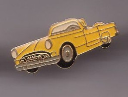 Pin's Automobile Jaune Cabriolet Réf 609 - Corvette