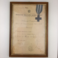 Croce Al Merito  Di Guerra Incorniciata Con Diploma Con Timbro Della Repubblica Italiana Regione Militare Nord-ovest - Italie