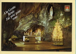 LOURDES – La Grotte / Blason (voir Scan Recto/verso) - Holy Places