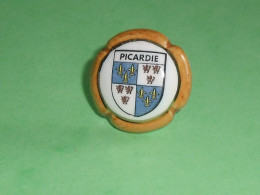 Fèves / Fève / Pays / Région : ROYAL CERAM , Picardie , Capsule De Muselet , Perso    T211 - Région