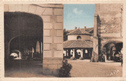 24-5552 : AUVILLARS. LA HALLE AUX GRAINS. MARCHE COUVERT - Auvillar