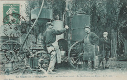 CPA (21) La Vigne En BOURGOGNE Les Bouilleurs De Crû Distillation Des Marcs Alambic Alembic Destillierkolben Alambisch - Street Merchants