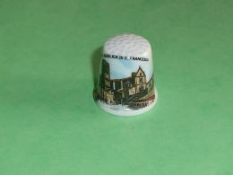 TB110G / Dé /Dés à Coudre / Etranger : Assisi Basilica Francesco - Thimbles