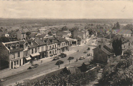 XXX -(55) CLERMONT EN ARGONNE - PLACE DE LA REPUBLIQUE - RUE GAMBETTA - ANIMATION - GARAGE RENAULT - 2 SCANS - Clermont En Argonne