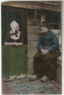 ZY 138-  VOLENDAM  ( NEDERLAND ) - COUPLE DE HOLLANDAIS EN TENUES TRADITIONNELLES - 2 SCANS - Volendam