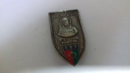 B18 / BROCHE DIOCESE  ST ETIENNE MARTYR MANQUE FERMOIR - Ethniques